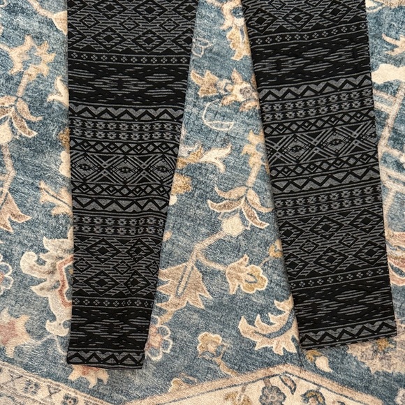 Stoosh Women’s Large Black White Patterned Leggings - Picture 8 of 9